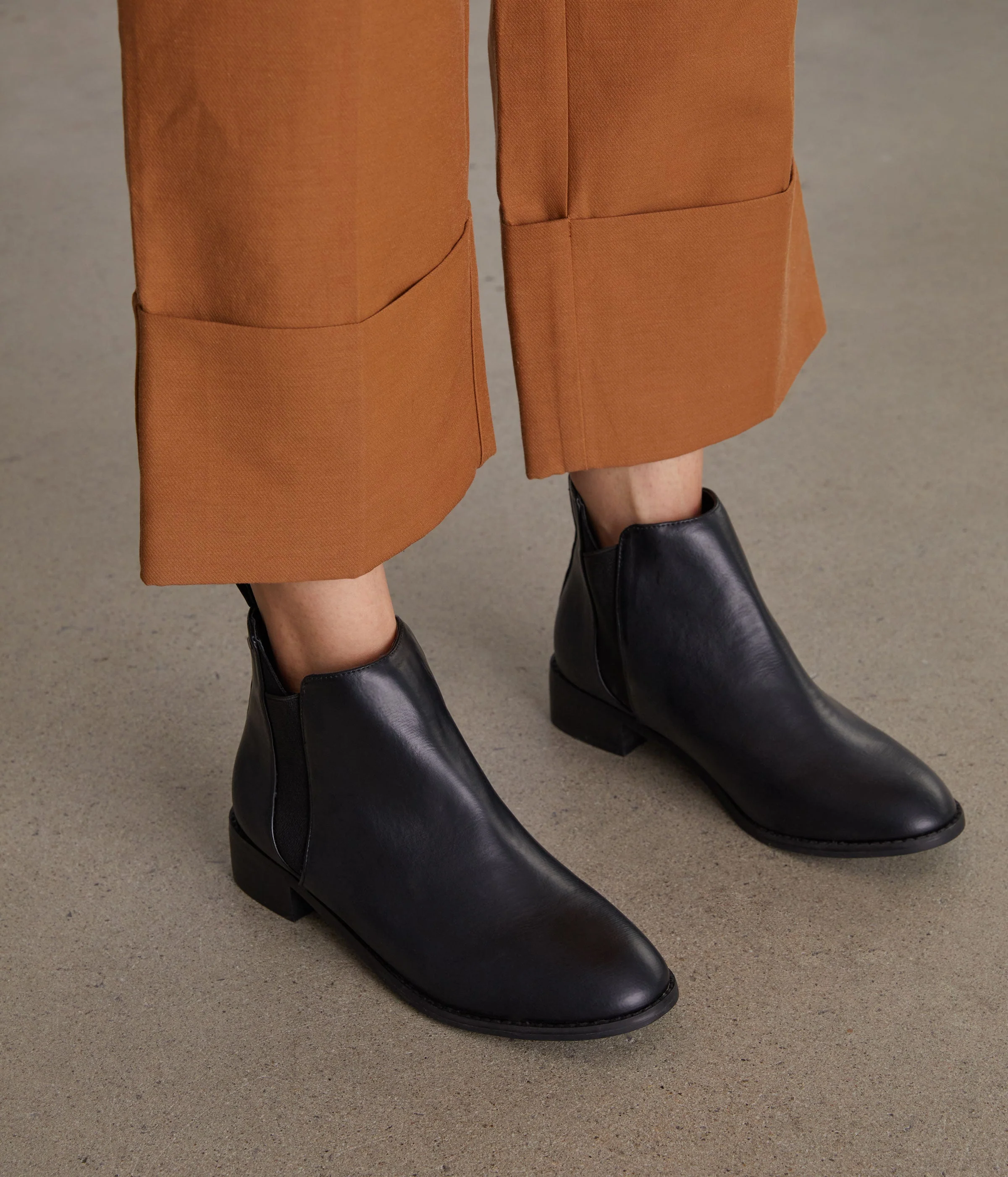 JOLIETTE Women's Vegan Flat Boots - Image 5