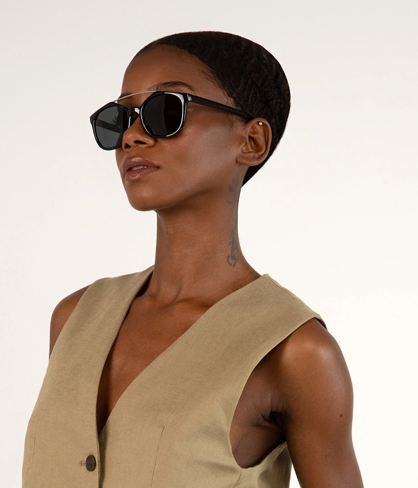 NESSON Black Aviator Sunglasses - Image 3